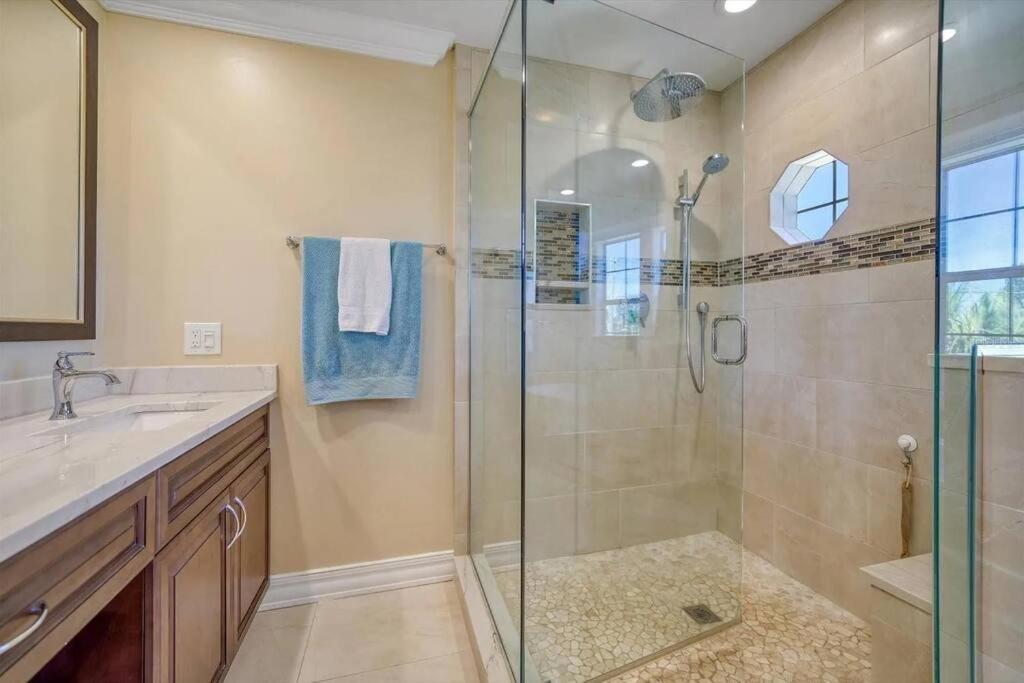 Waterfront Indian Rocks Gem *