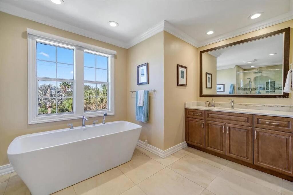 Waterfront Indian Rocks Gem *