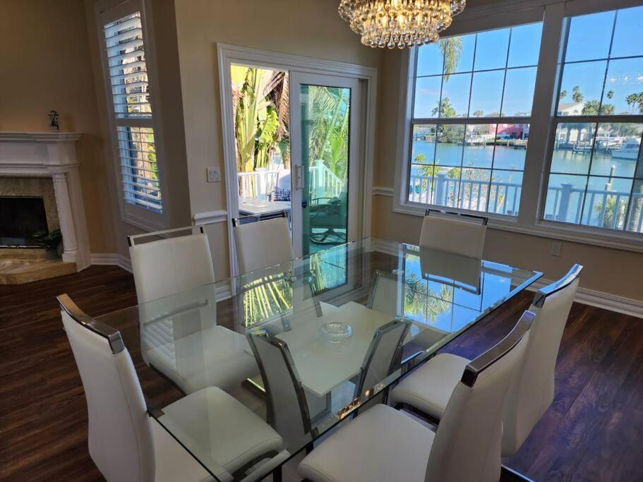 Waterfront Indian Rocks Gem Holiday home *