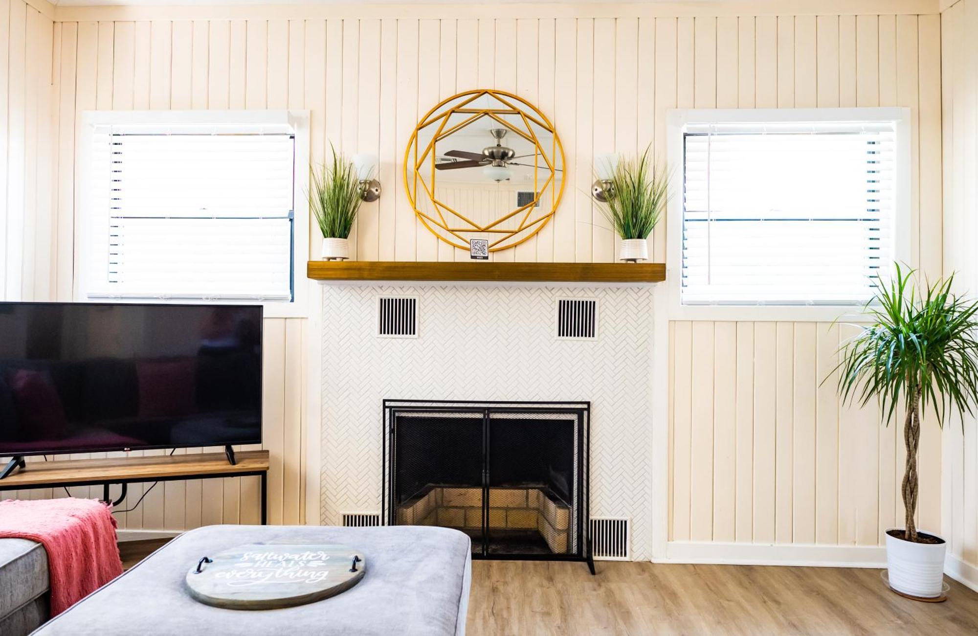 Mid-century 1bd House - Gear - 5min Walk To *