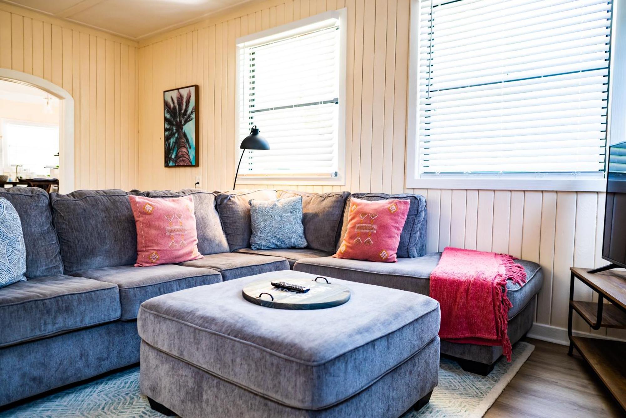 Mid-century 1bd House - Gear - 5min Walk To Holiday home Clearwater Beach