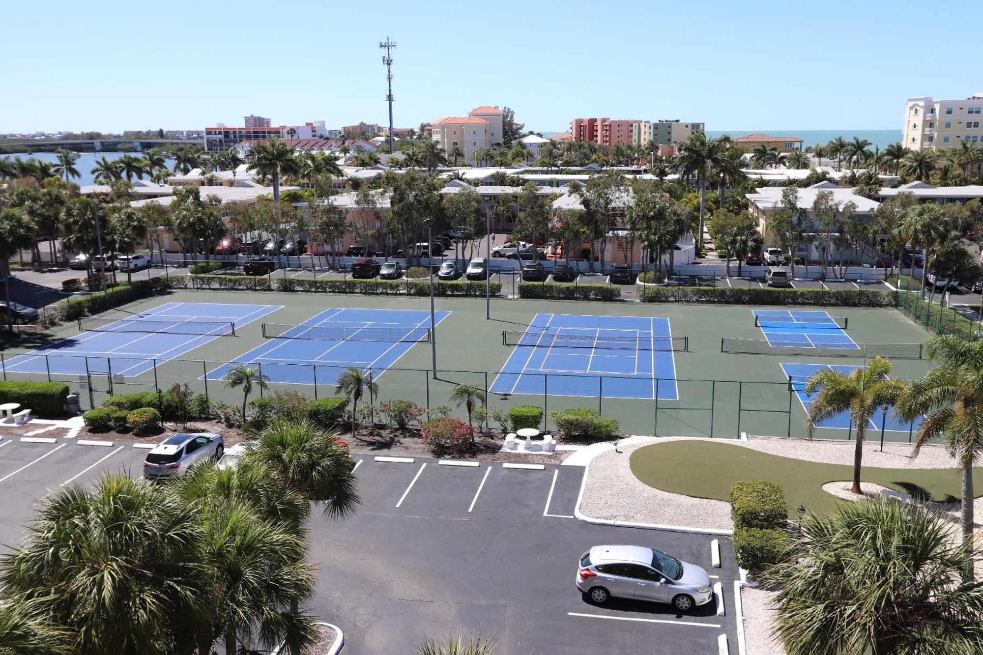 508 Bayshores Yacht & Tennis Club *