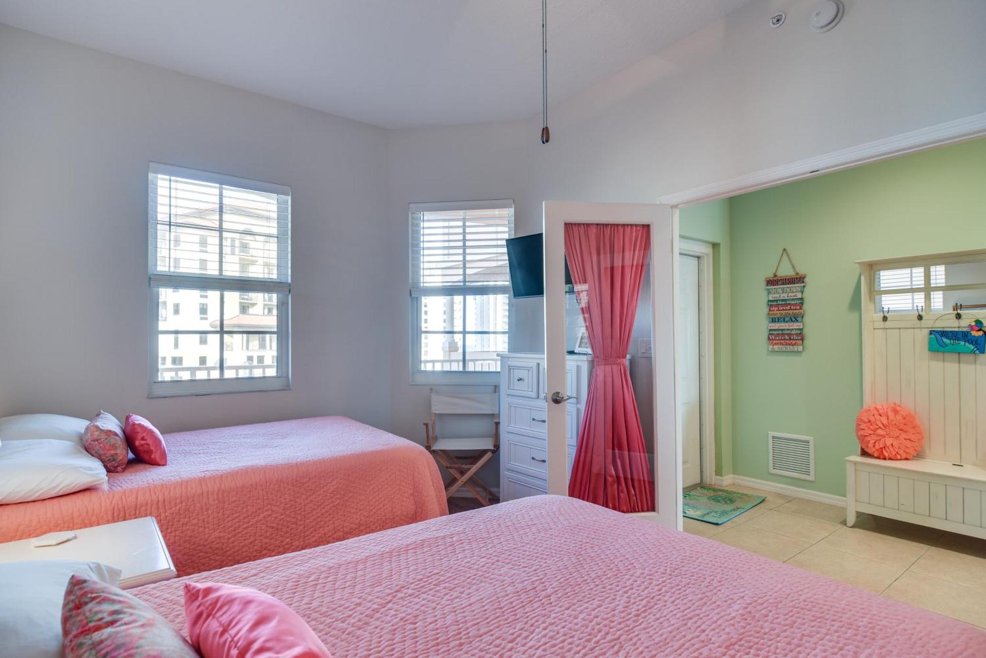 Coastal With Harbor Views Steps To Beach! Apartment