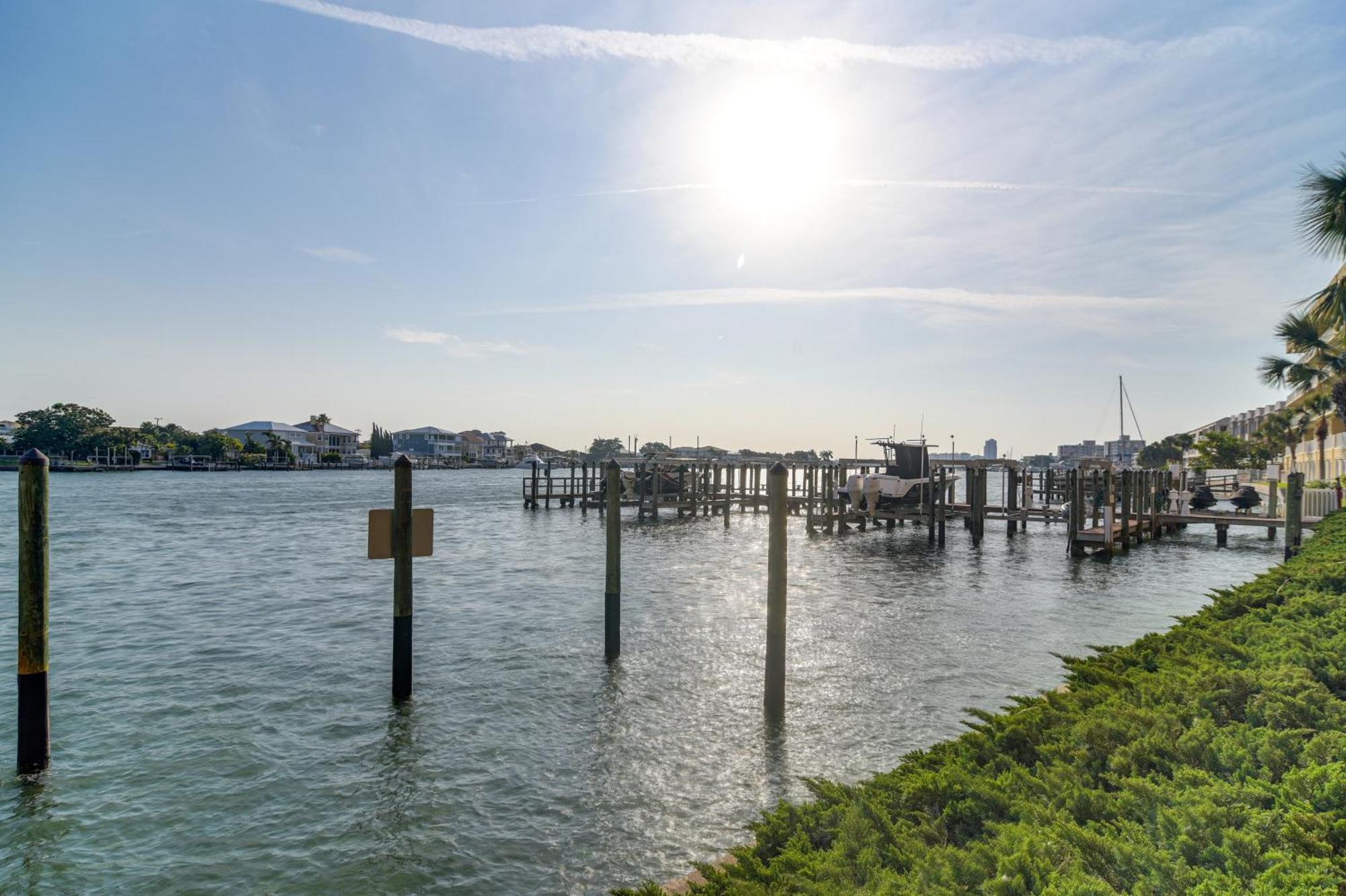 Apartment Coastal With Harbor Views Steps To Beach! Clearwater Beach