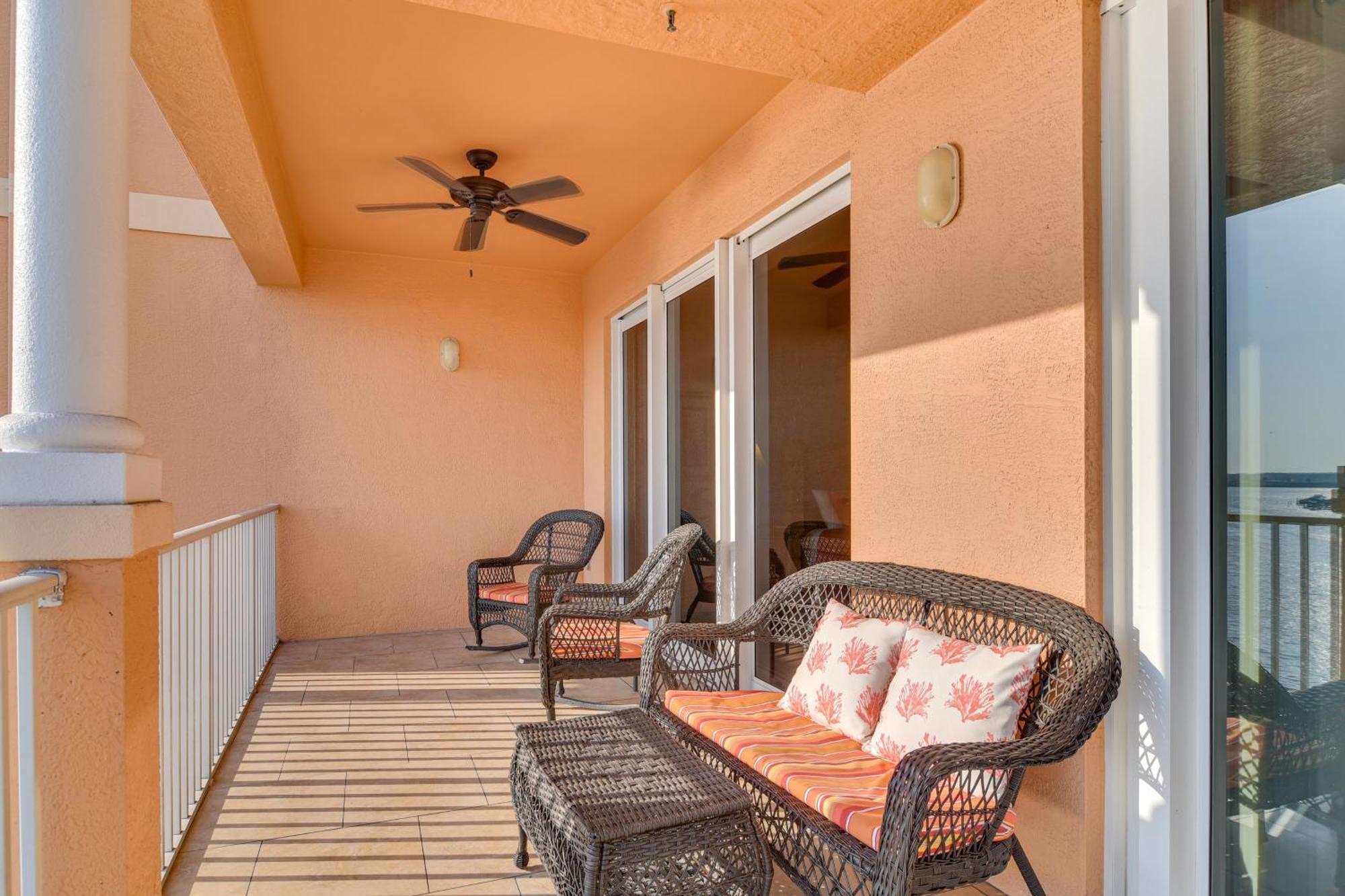 Coastal With Harbor Views Steps To Beach! Apartment Clearwater Beach