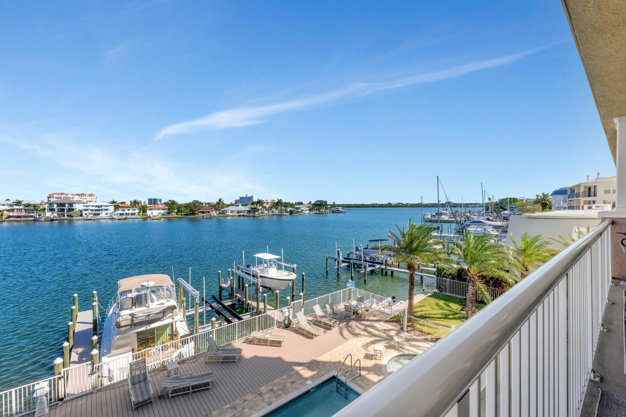 Apartment Waterfront -3br - 2kings -pool Balcony - Clearwater Beach