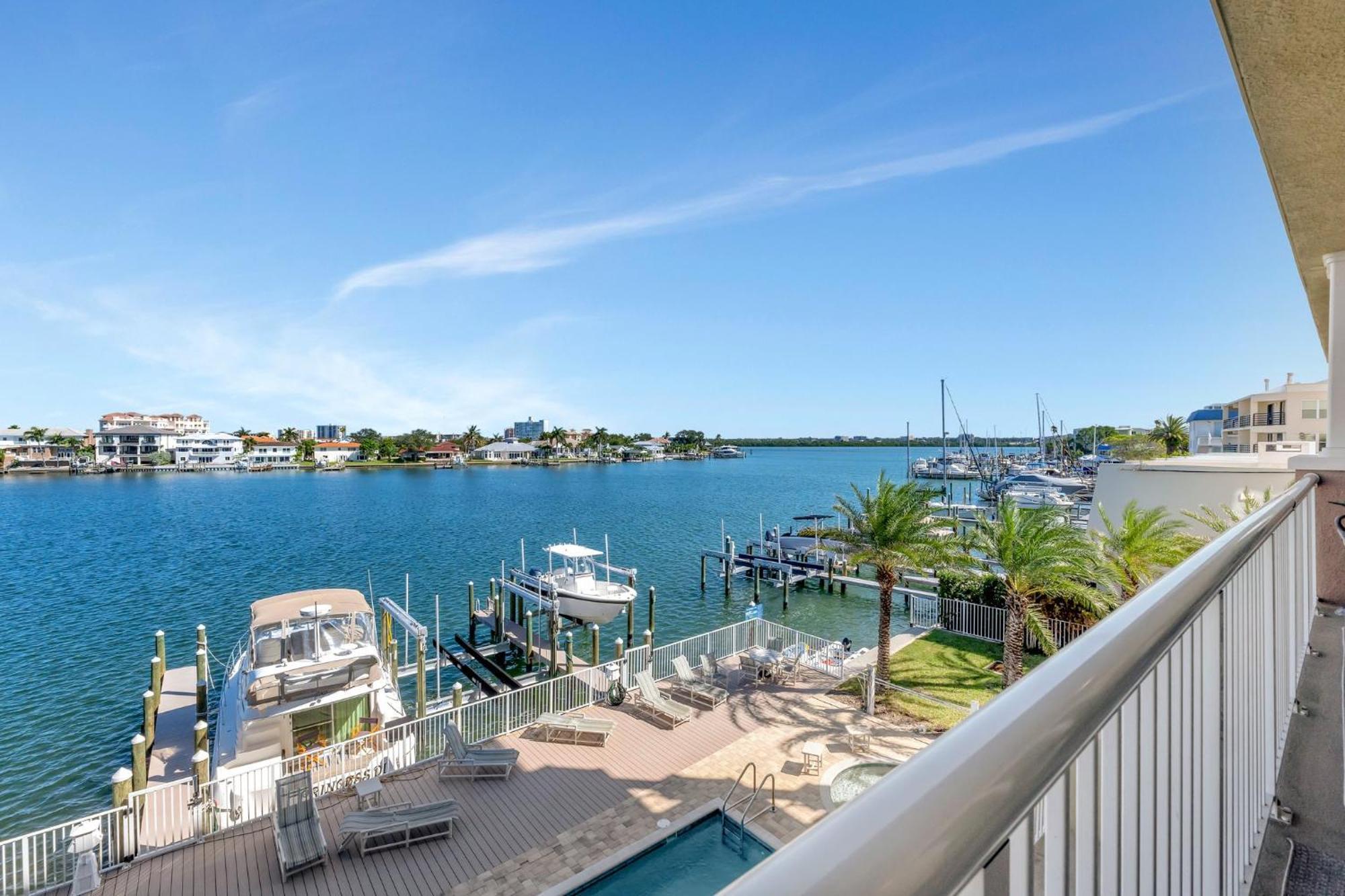Apartment Waterfront -3br - 2kings -pool Balcony - Clearwater Beach