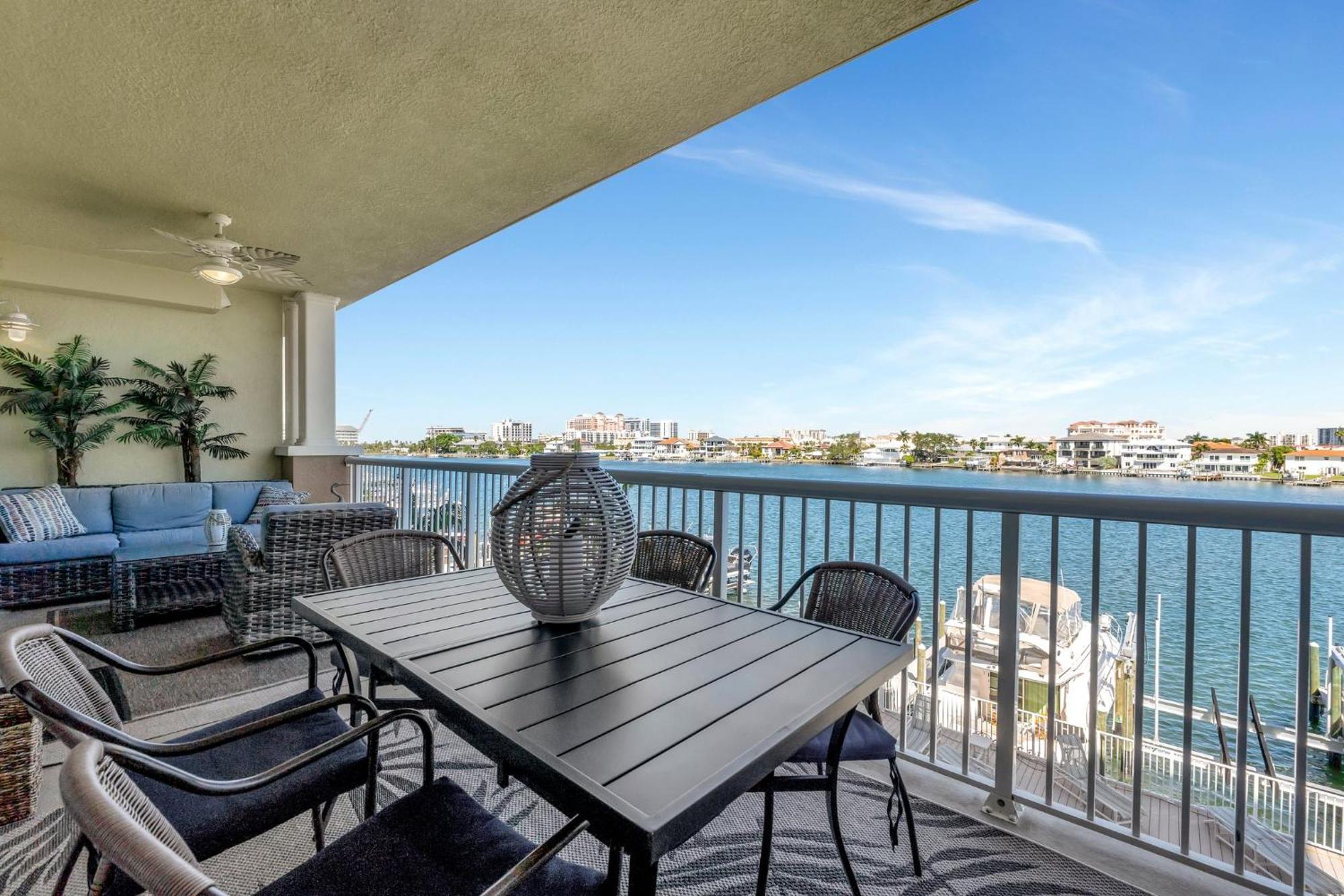 Waterfront -3br - 2kings -pool Balcony - * Clearwater Beach