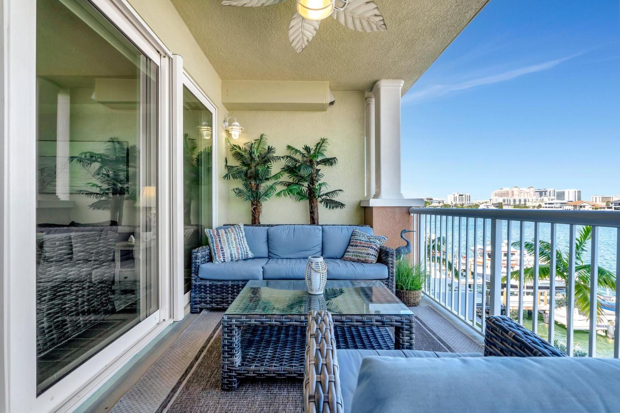 Waterfront -3br - 2kings -pool Balcony - * Clearwater Beach