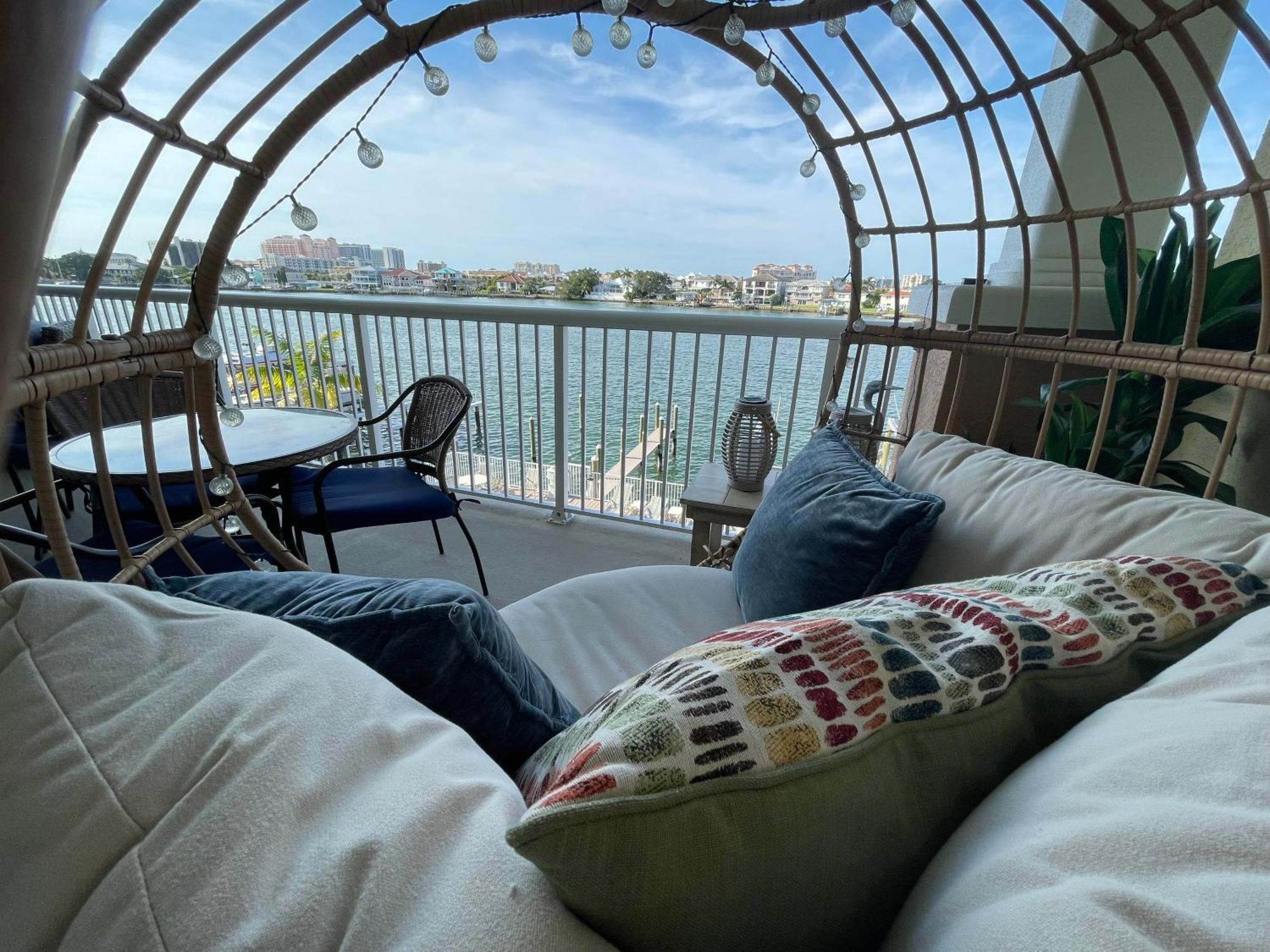 Waterfront -3br - 2kings -pool Balcony -