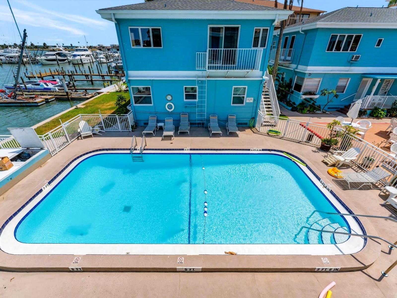 The Boho Waterview W Balcony Bbq & Heated Pool Apartment *