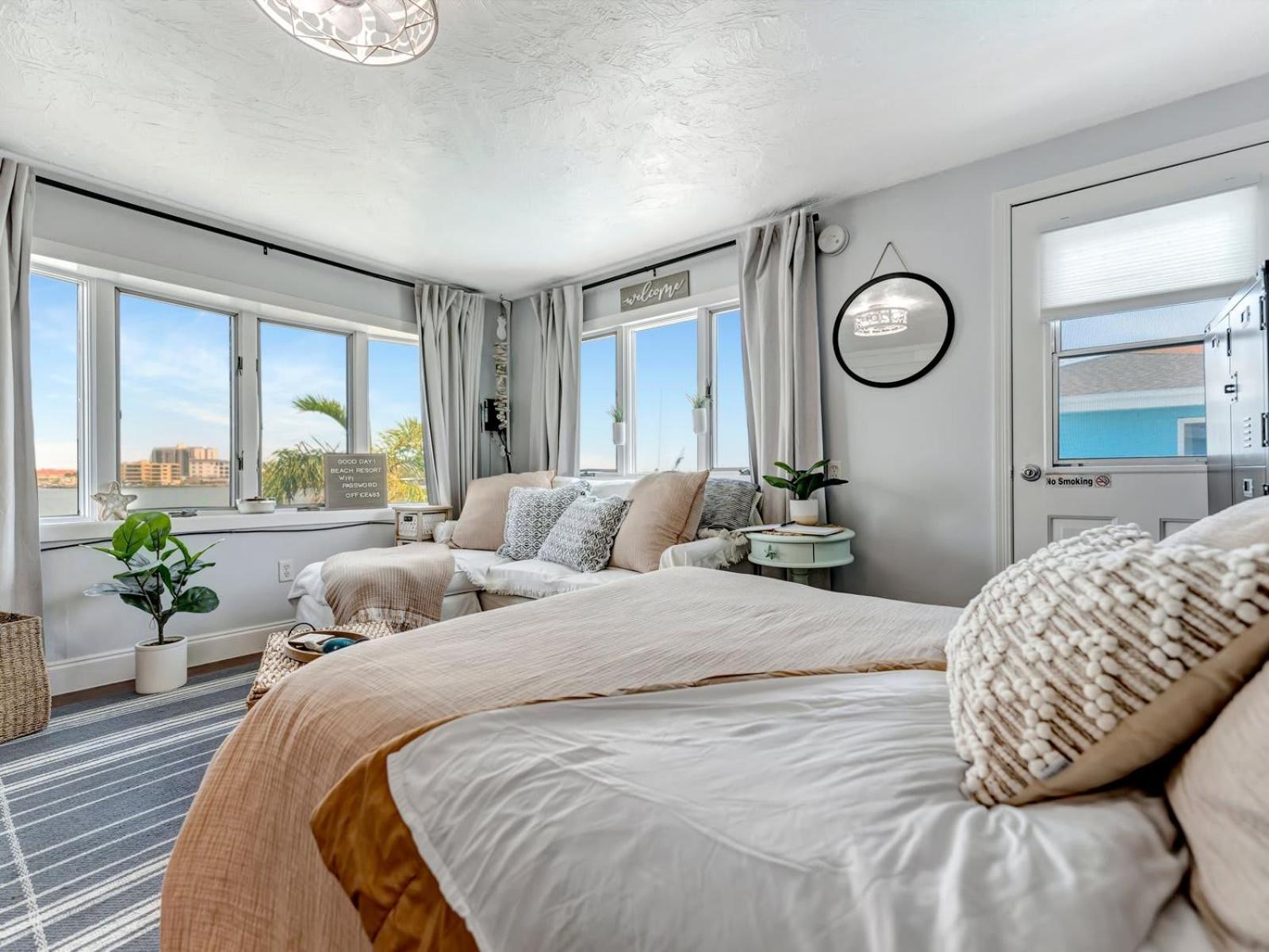 The Boho Waterview W Balcony Bbq & Heated Pool Apartment *