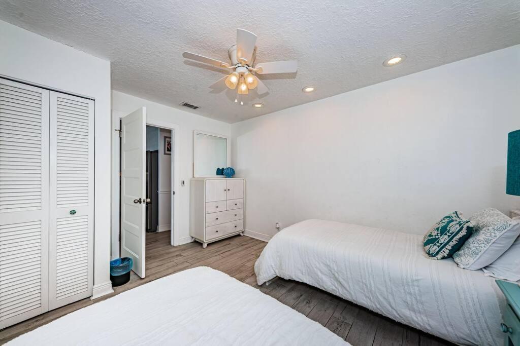 Apartment New Listing Stunning View Cypress Beachfront
