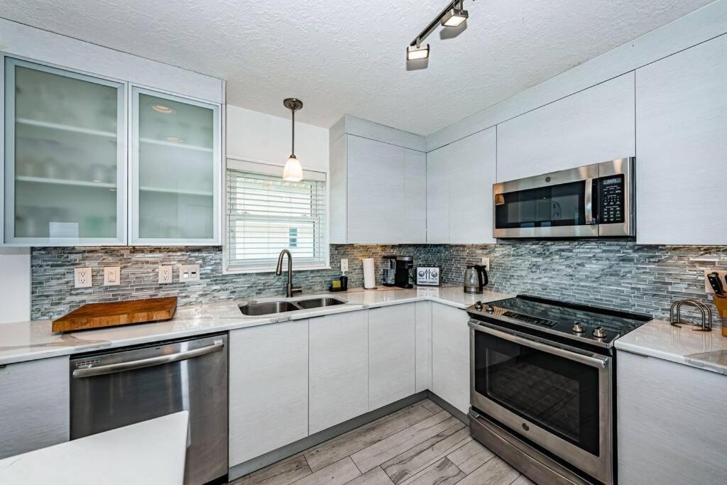 New Listing Stunning View Cypress Beachfront Apartment *