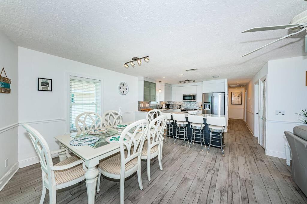 Apartment New Listing Stunning View Cypress Beachfront *