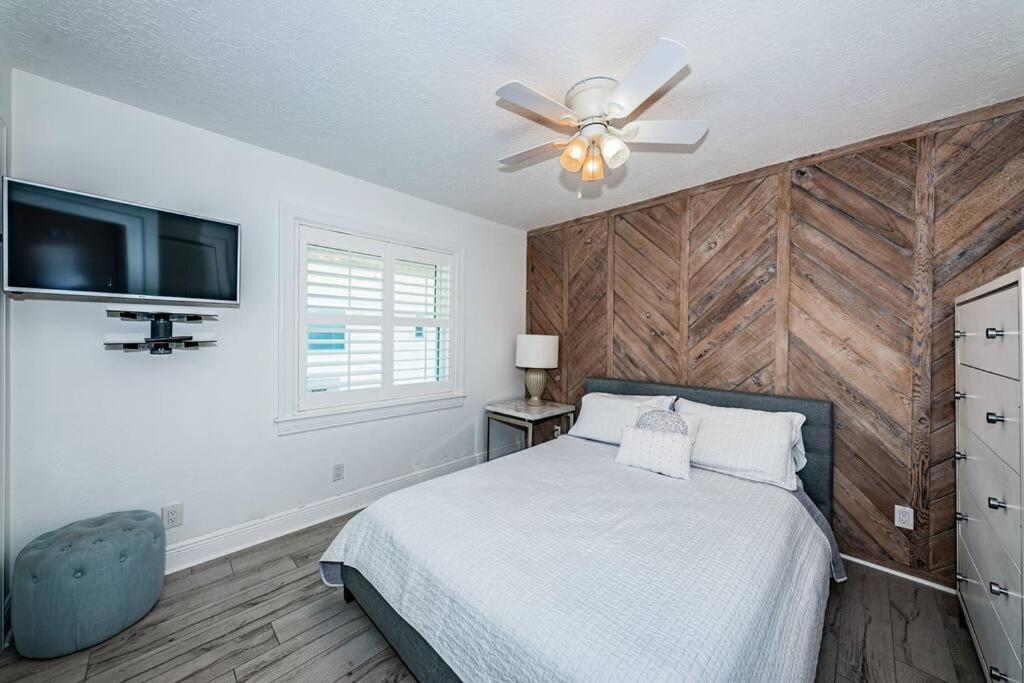 Apartment New Listing Stunning View Cypress Beachfront *
