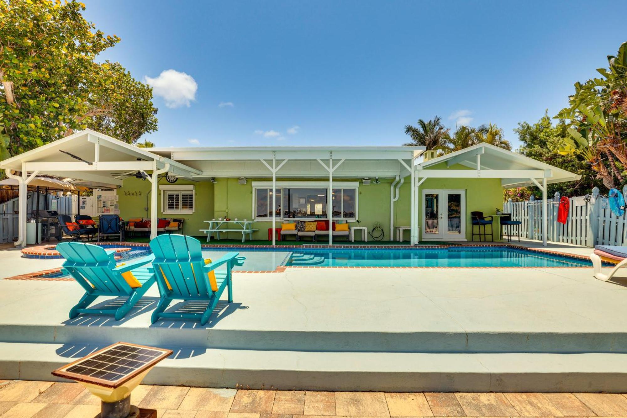Waterfront Getaway With Pool And Dock - Walk To Beach! Holiday home Clearwater Beach