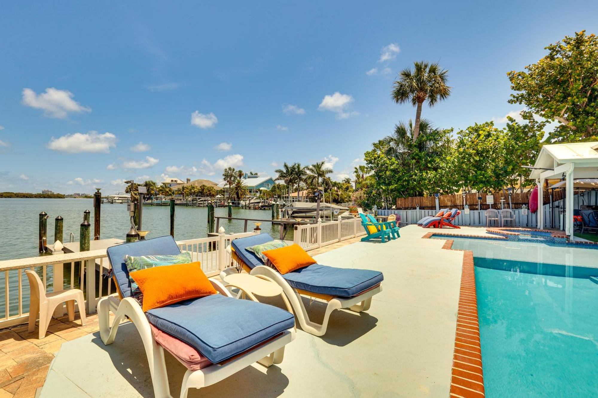 Holiday home Waterfront Getaway With Pool And Dock - Walk To Beach! Clearwater Beach