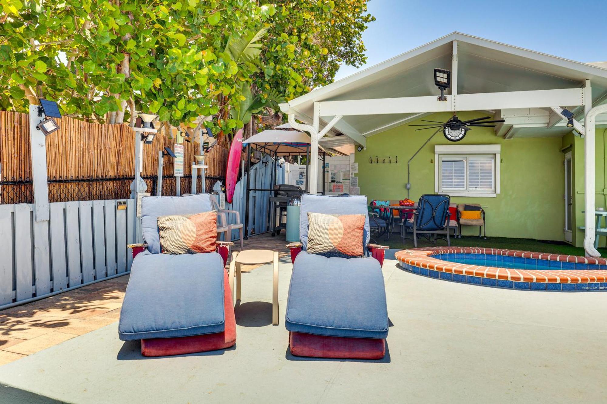 Waterfront Getaway With Pool And Dock - Walk To Beach! * Clearwater Beach