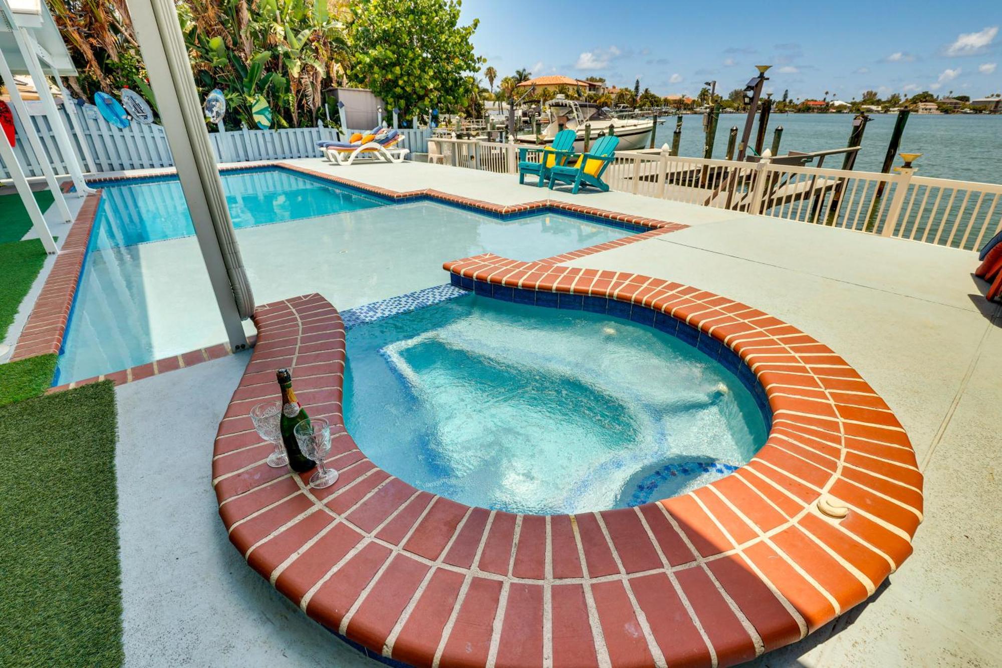 Waterfront Getaway With Pool And Dock - Walk To Beach! Clearwater Beach
