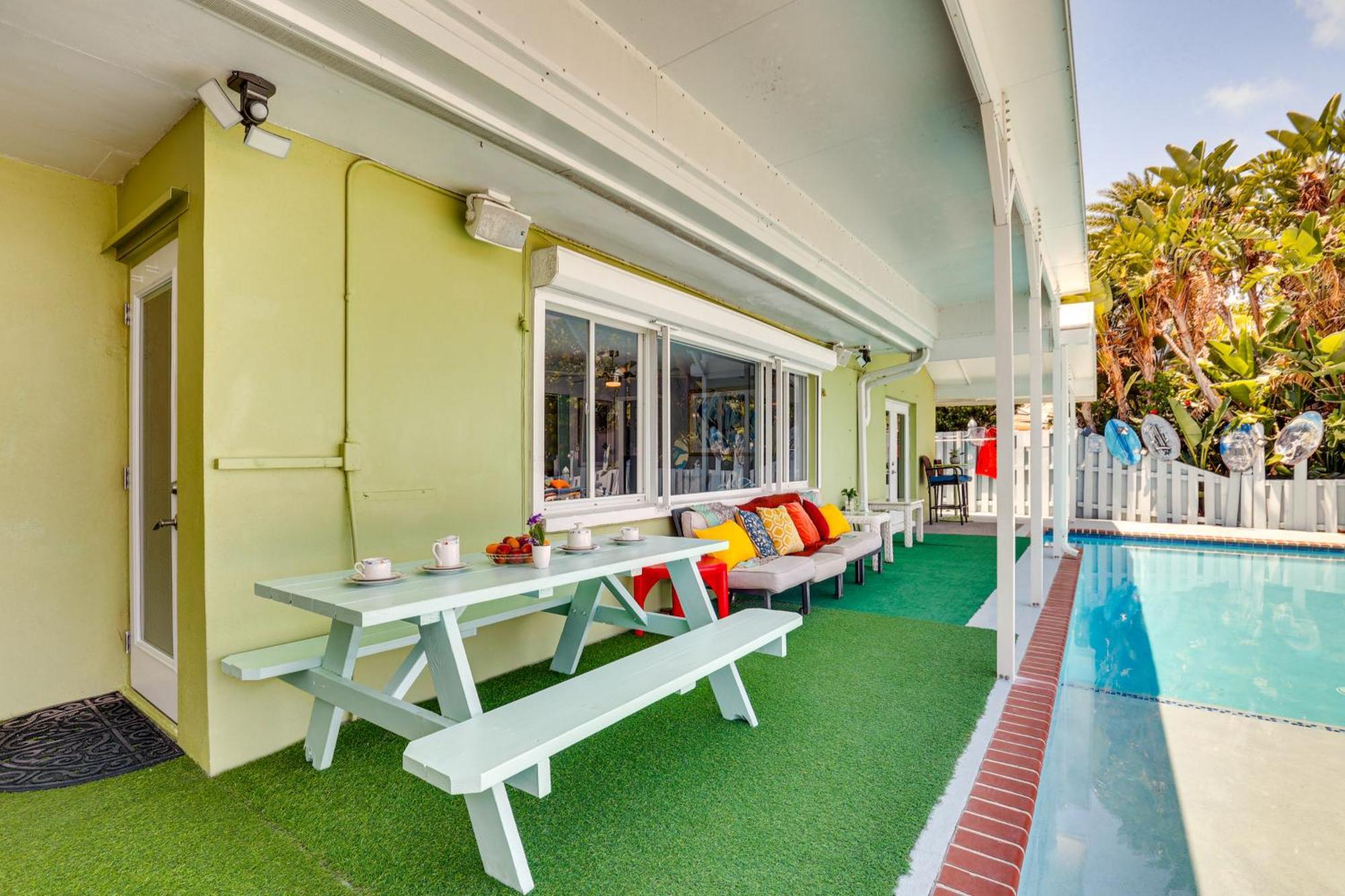 Waterfront Getaway With Pool And Dock - Walk To Beach! * Clearwater Beach
