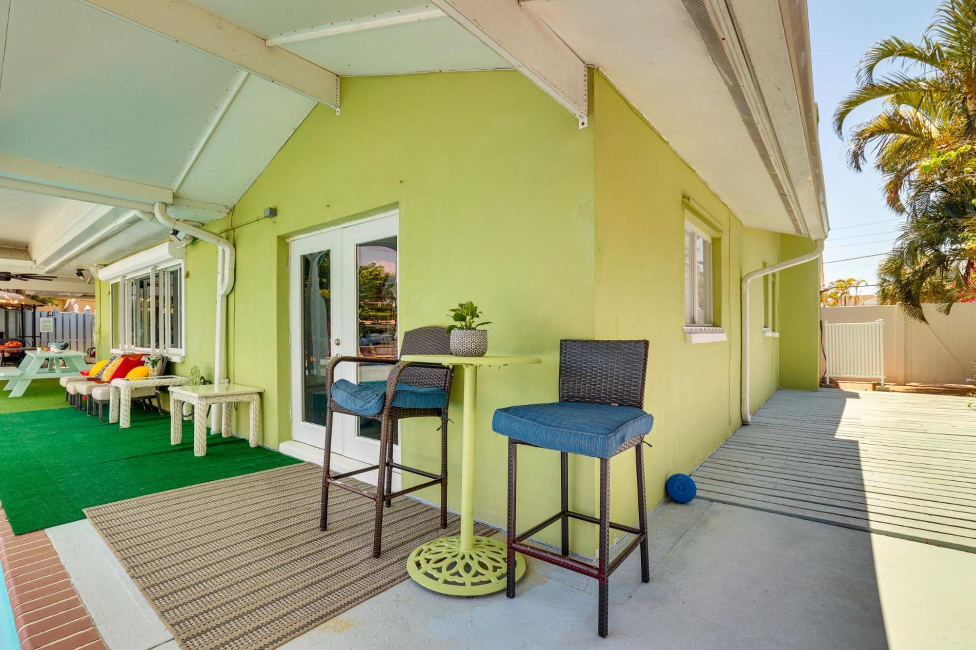 Holiday home Waterfront Getaway With Pool And Dock - Walk To Beach! *
