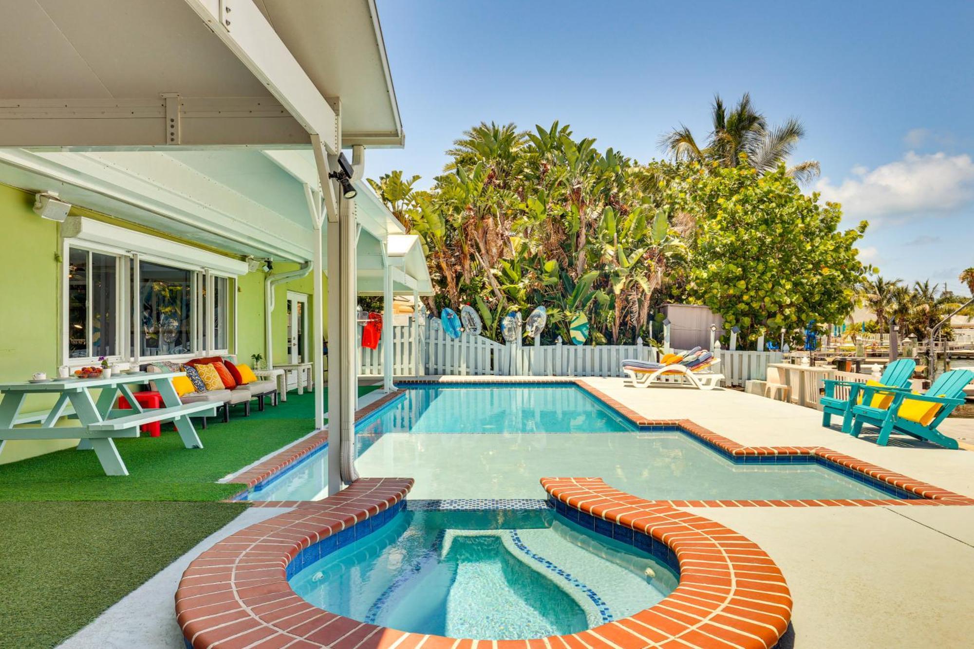 Waterfront Getaway With Pool And Dock - Walk To Beach! * Clearwater Beach