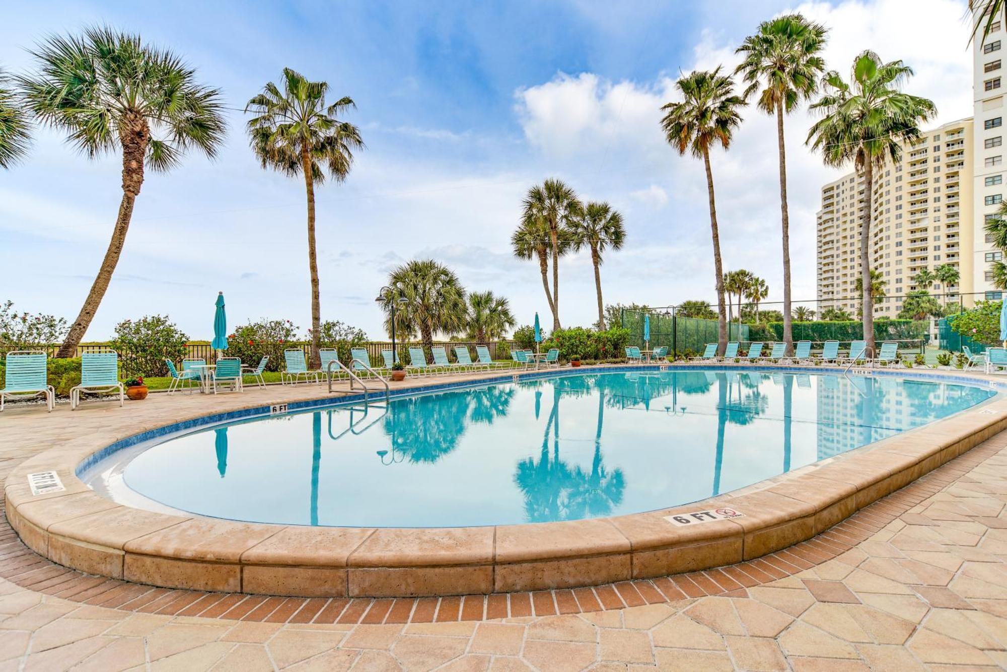 Beachfront Clearwater With Pool And Hot Tub Apartment *