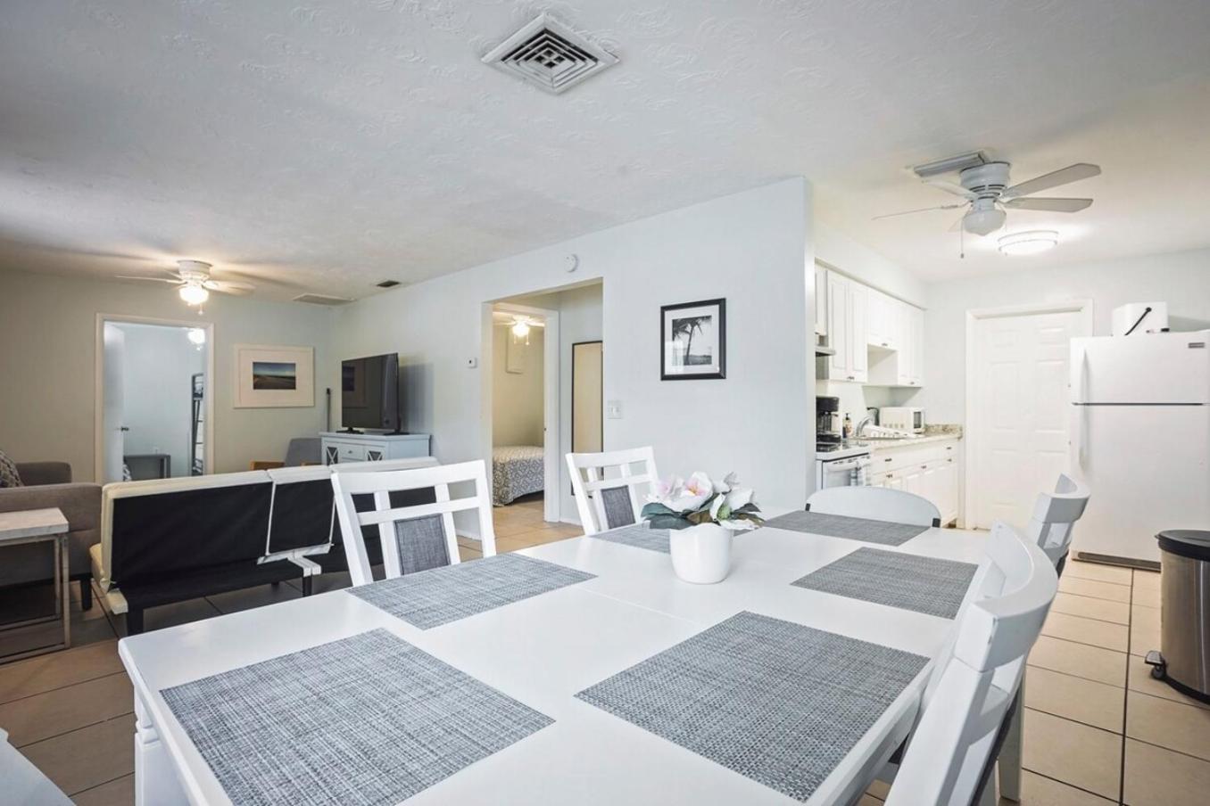 Sunny Shores Retreat 1