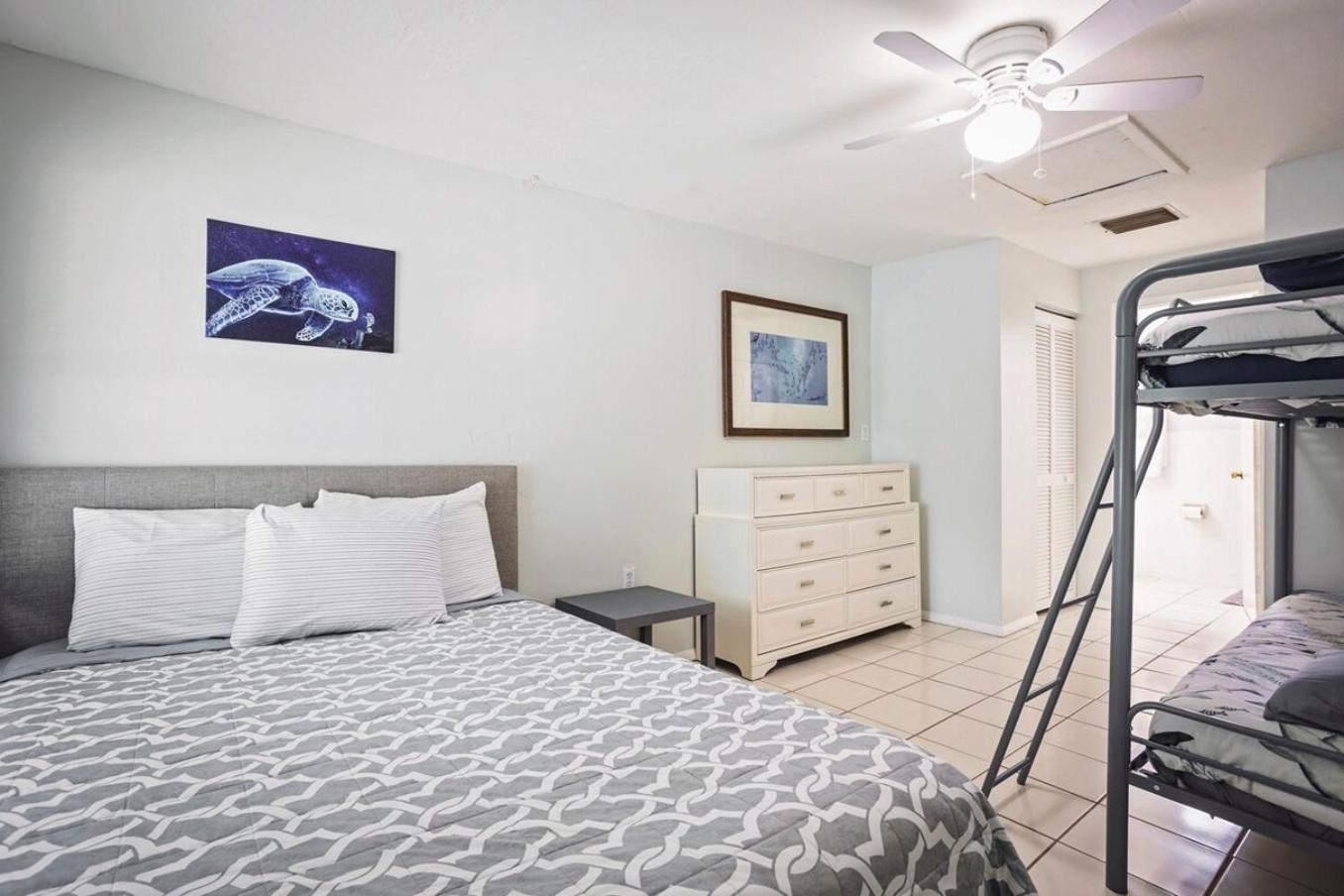 Sunny Shores Retreat 1 Apartment