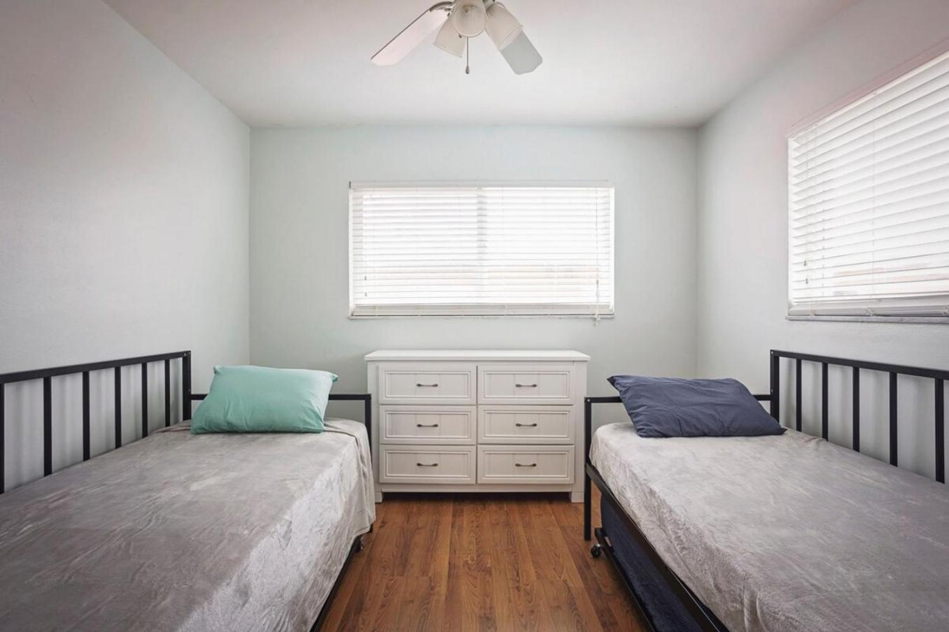 Apartment Sun, Sand, Coastal Haven 4 *