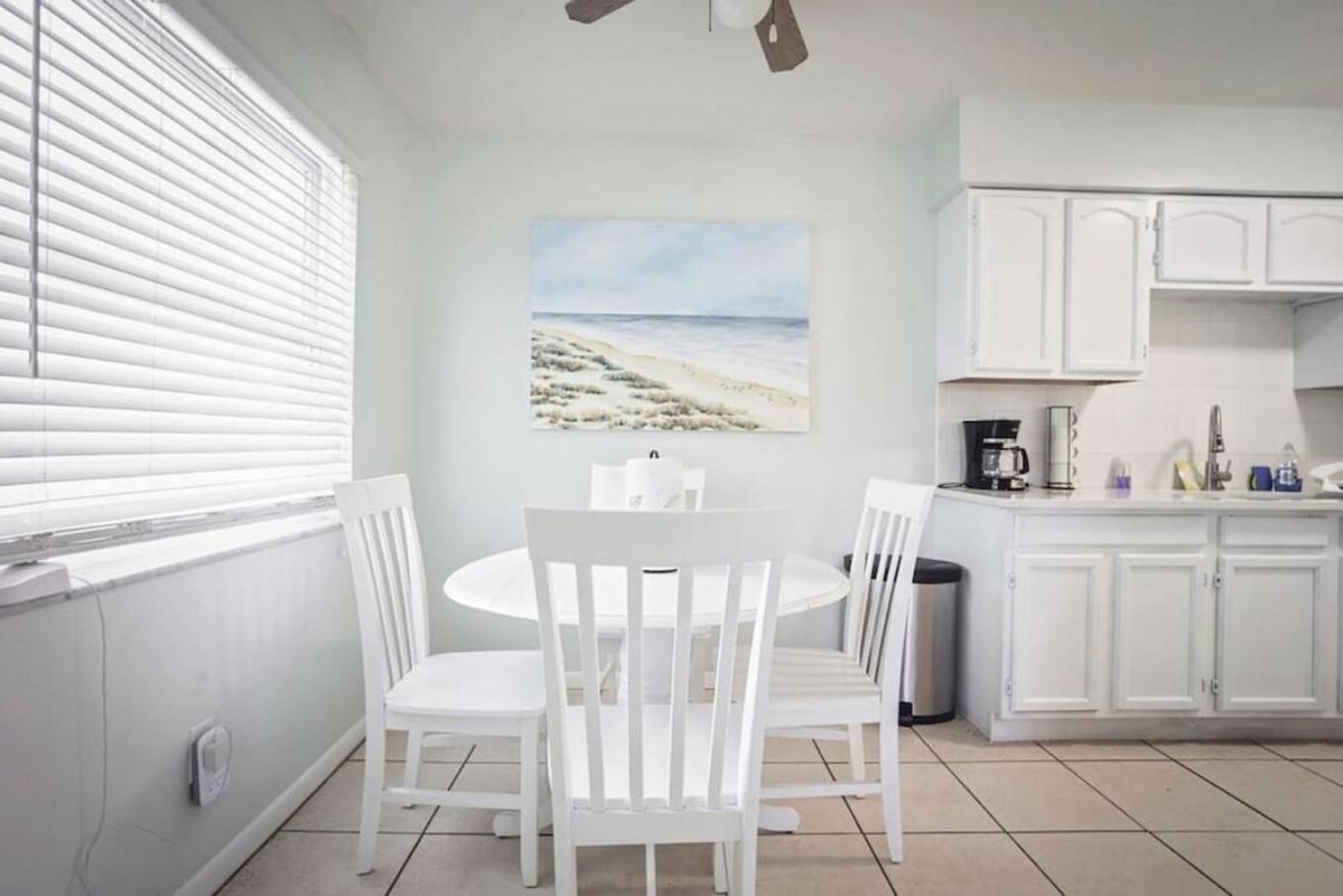 Apartment Sun, Sand, Coastal Haven 4