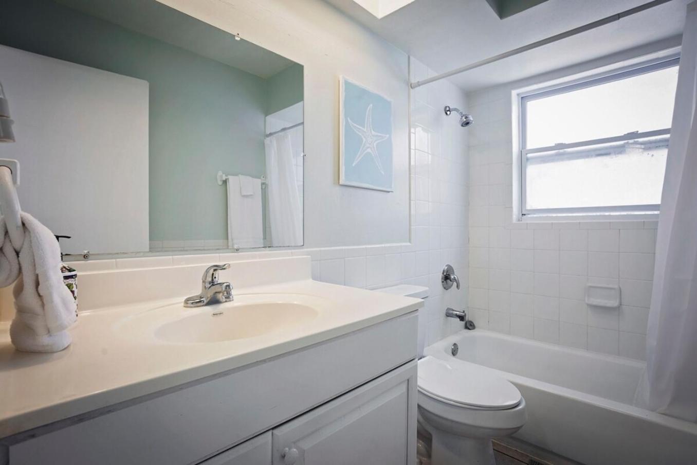 Apartment Sun, Sand, Coastal Haven 4 *