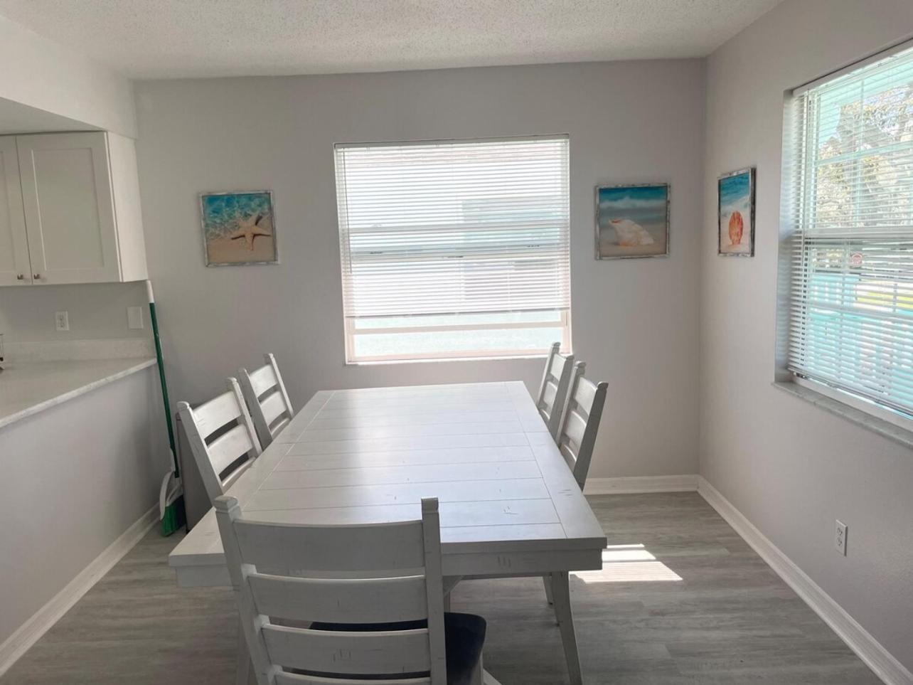 Apartment Beachside Getaway West *
