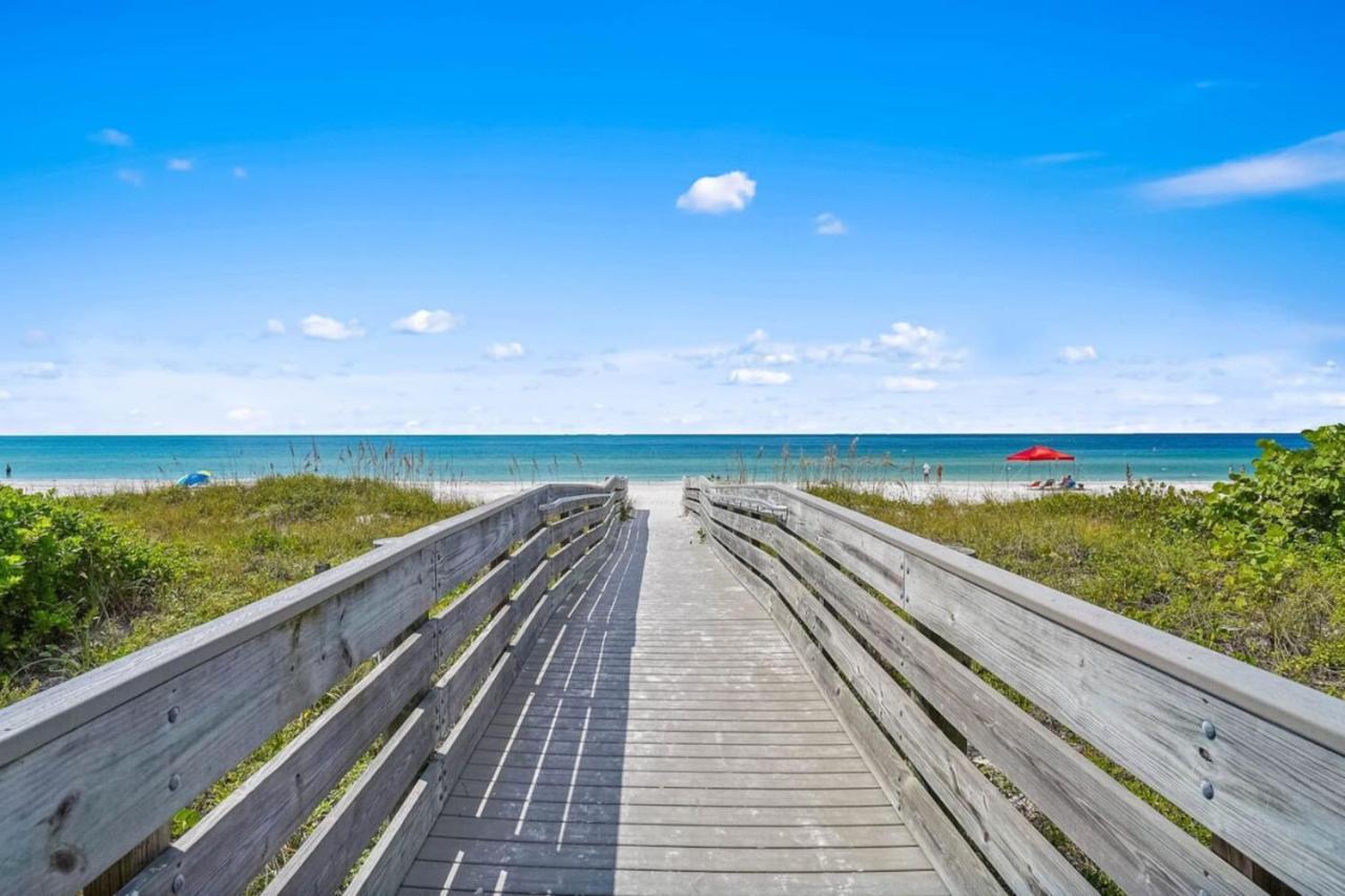 Sea Side 202 Beachfront Serenity 3bd 2ba Sleeps 8 Holiday home *