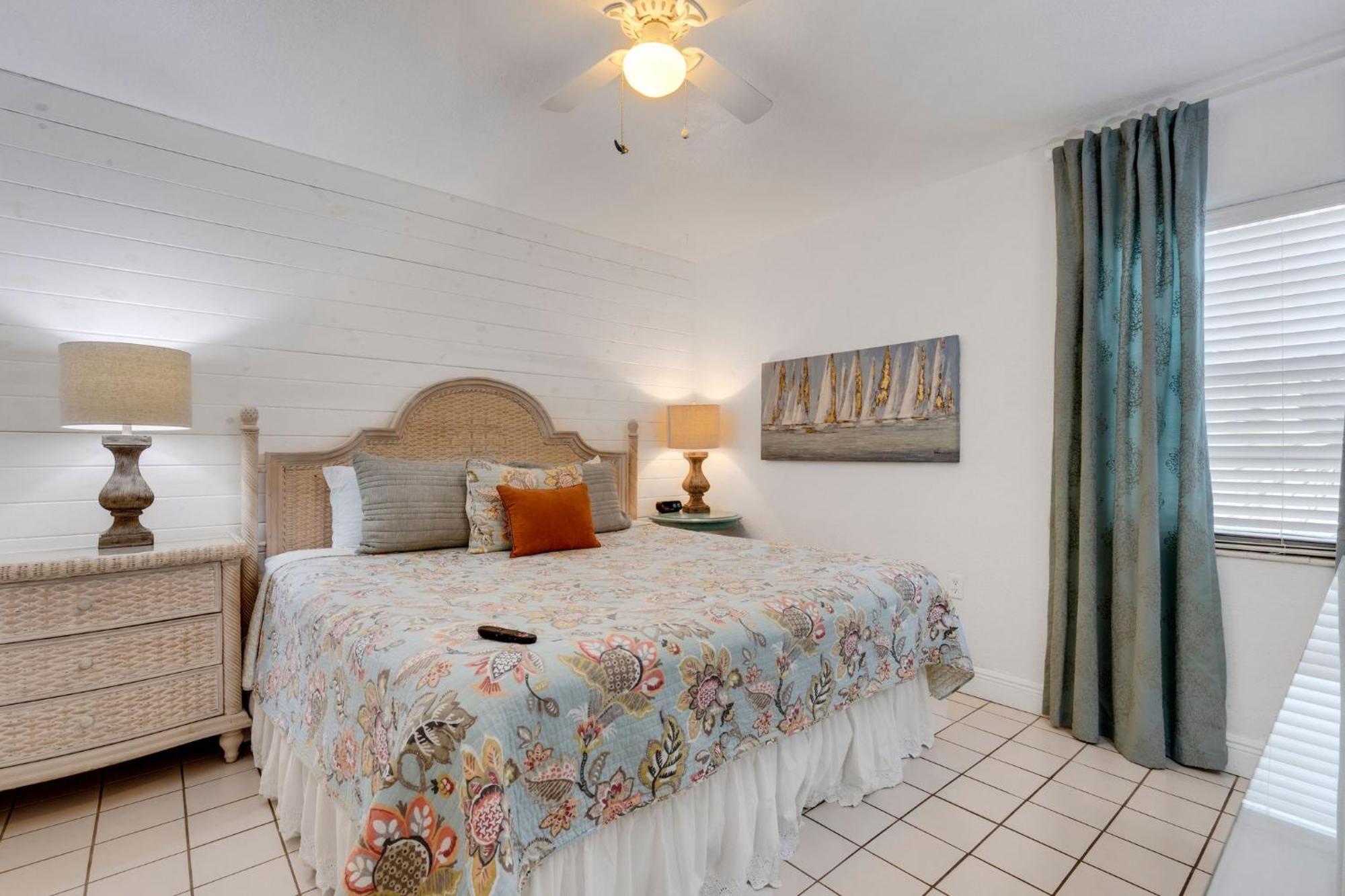 Holiday home Coastal Breeze - Pool Home! *