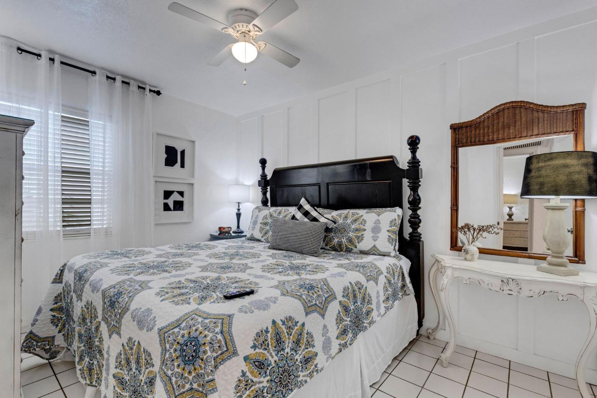Coastal Breeze - Pool Home! Holiday home *