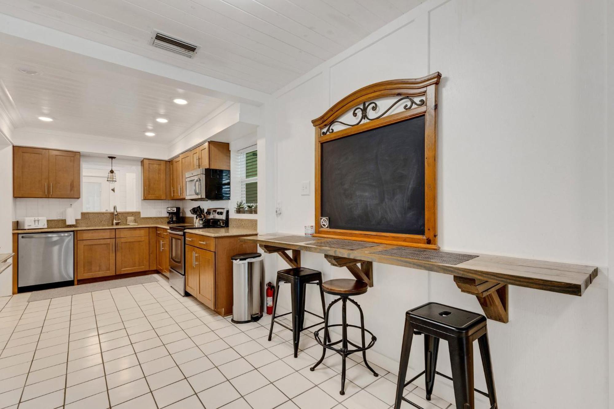 Holiday home Coastal Breeze - Pool Home!