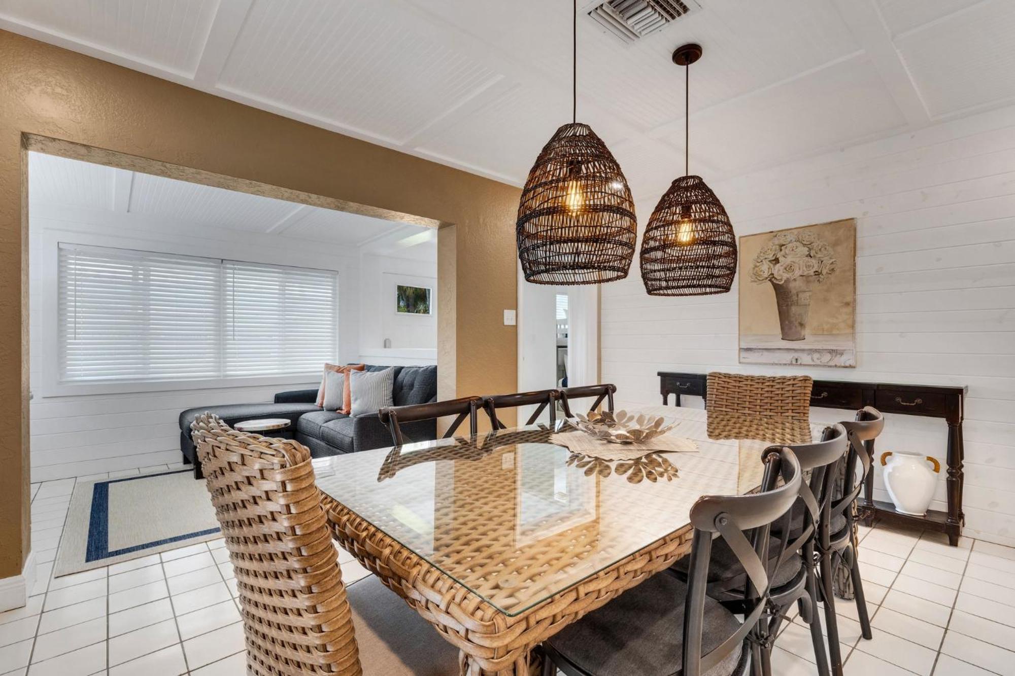 Holiday home Coastal Breeze - Pool Home! *