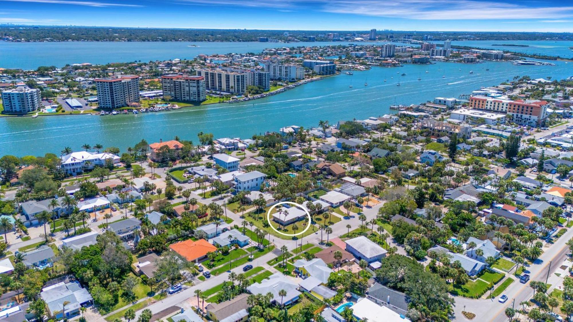 Paradise Corner - Monthly Vacation Rental! * Clearwater Beach