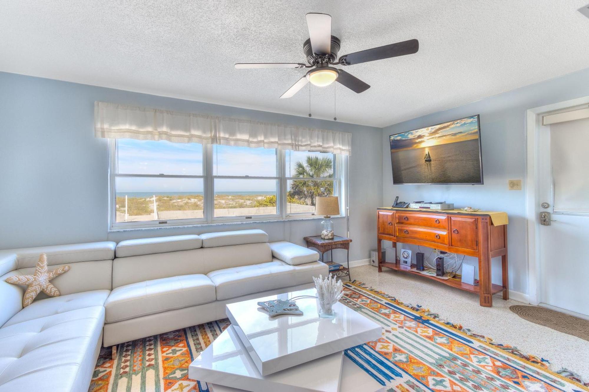 Gulf Breeze - Gulf Front Monthly Holiday home