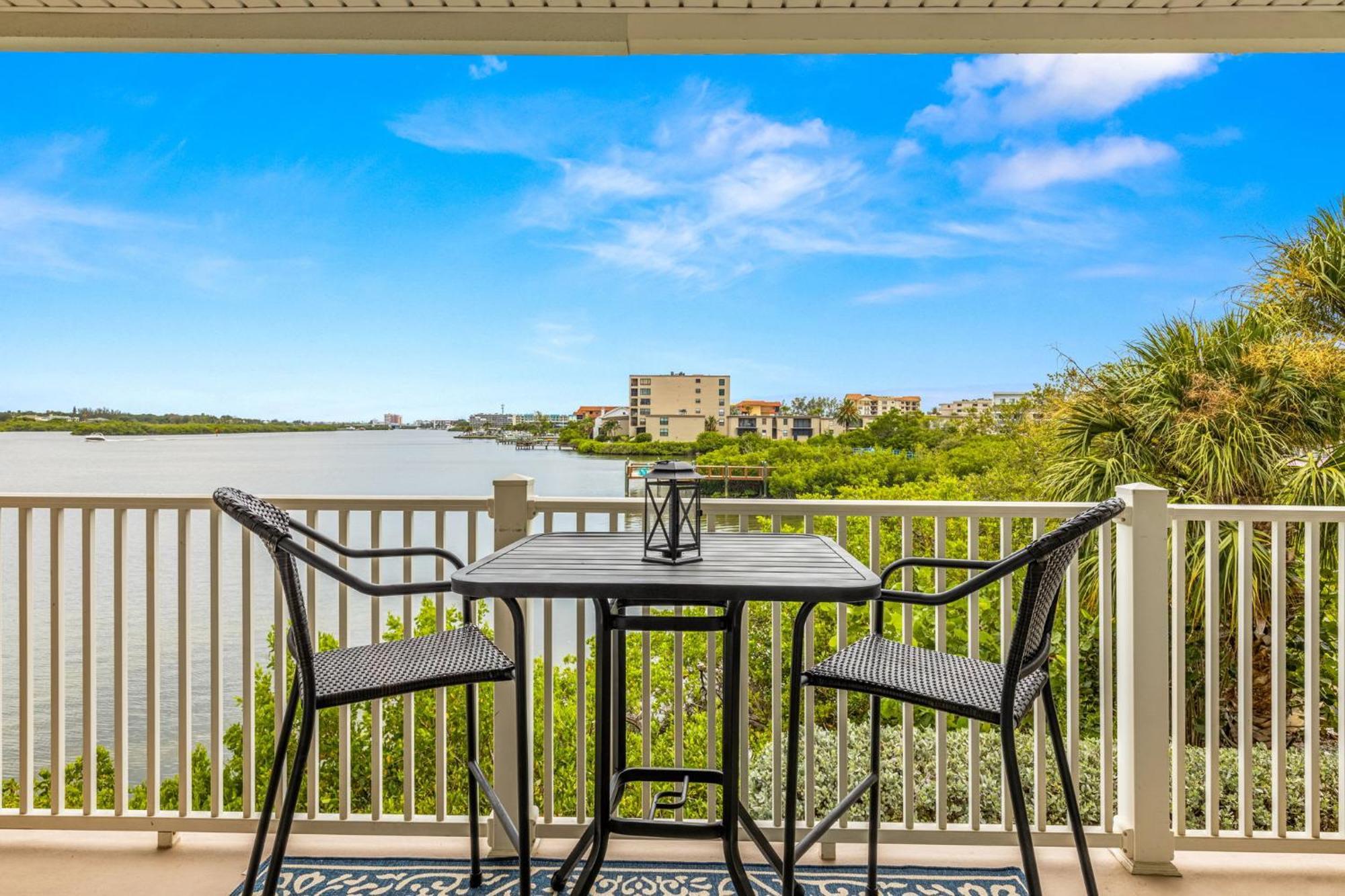 Gulf Views Pool Walk To Family Friendly Clearwater Beach