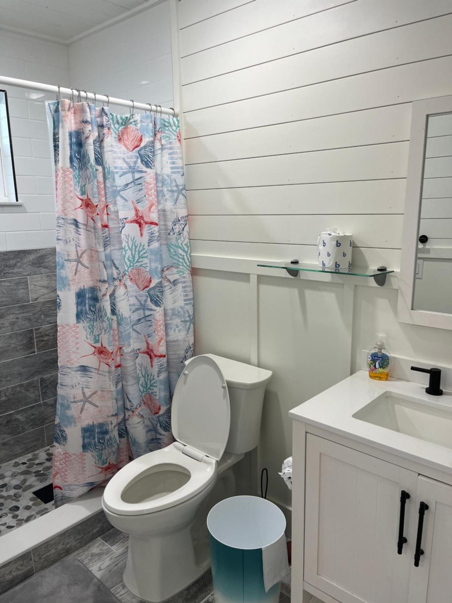 Holiday home Cheerful 7 Bdrm With Private Pool One Block From *