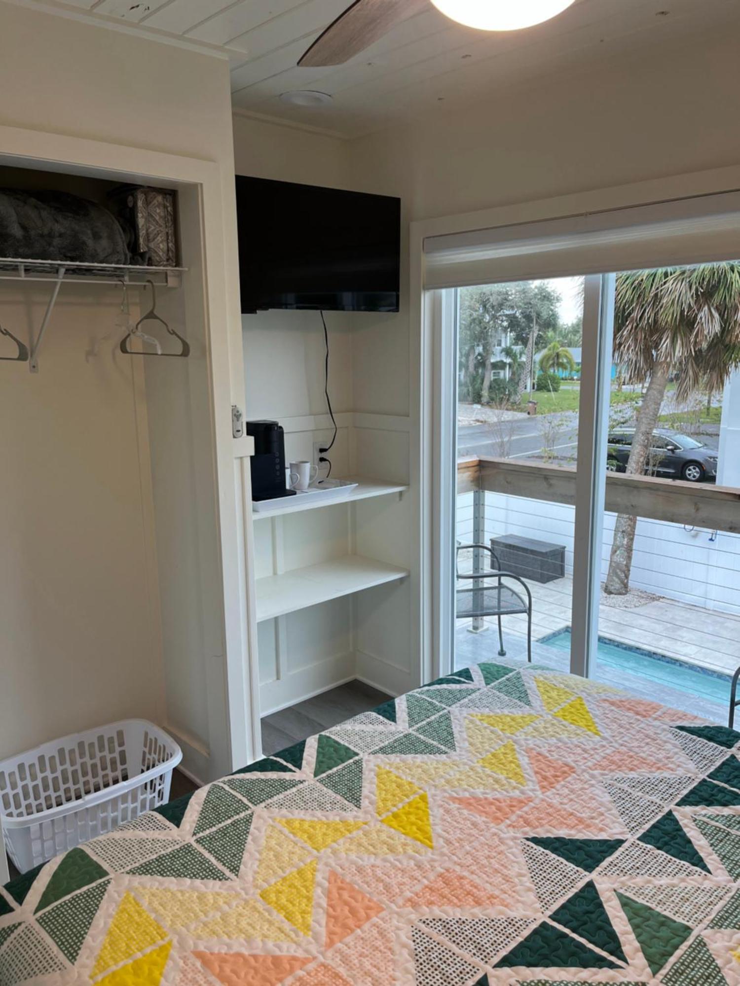 Holiday home Cheerful 7 Bdrm With Private Pool One Block From