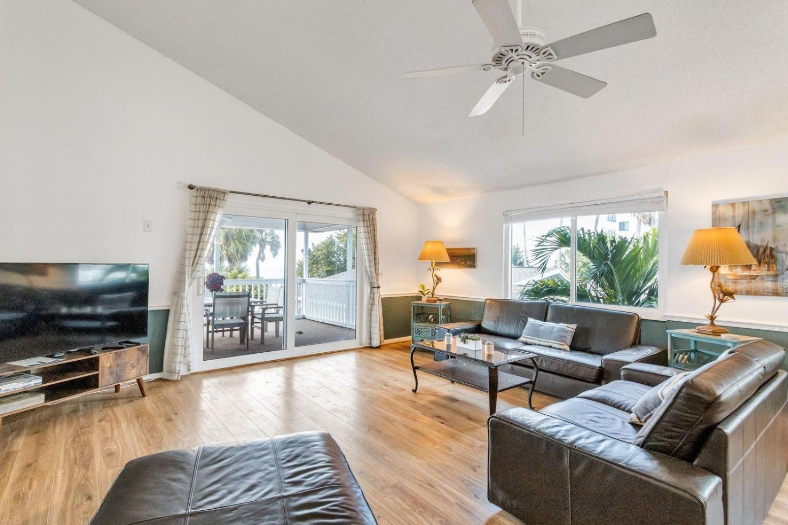Open - Private Beachfront Home/great For Groups/dogs Ok* Clearwater Beach