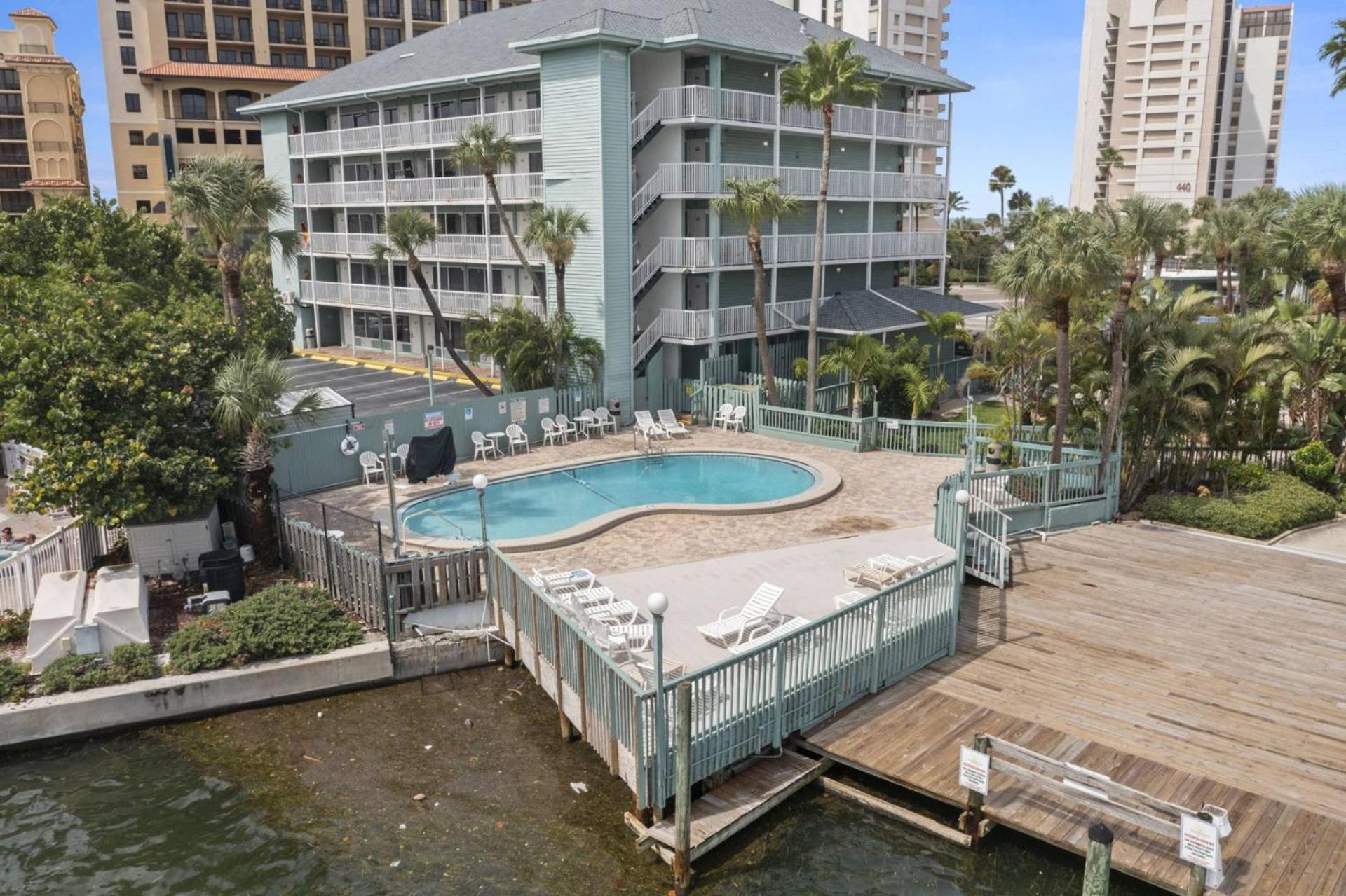 304 Dockside