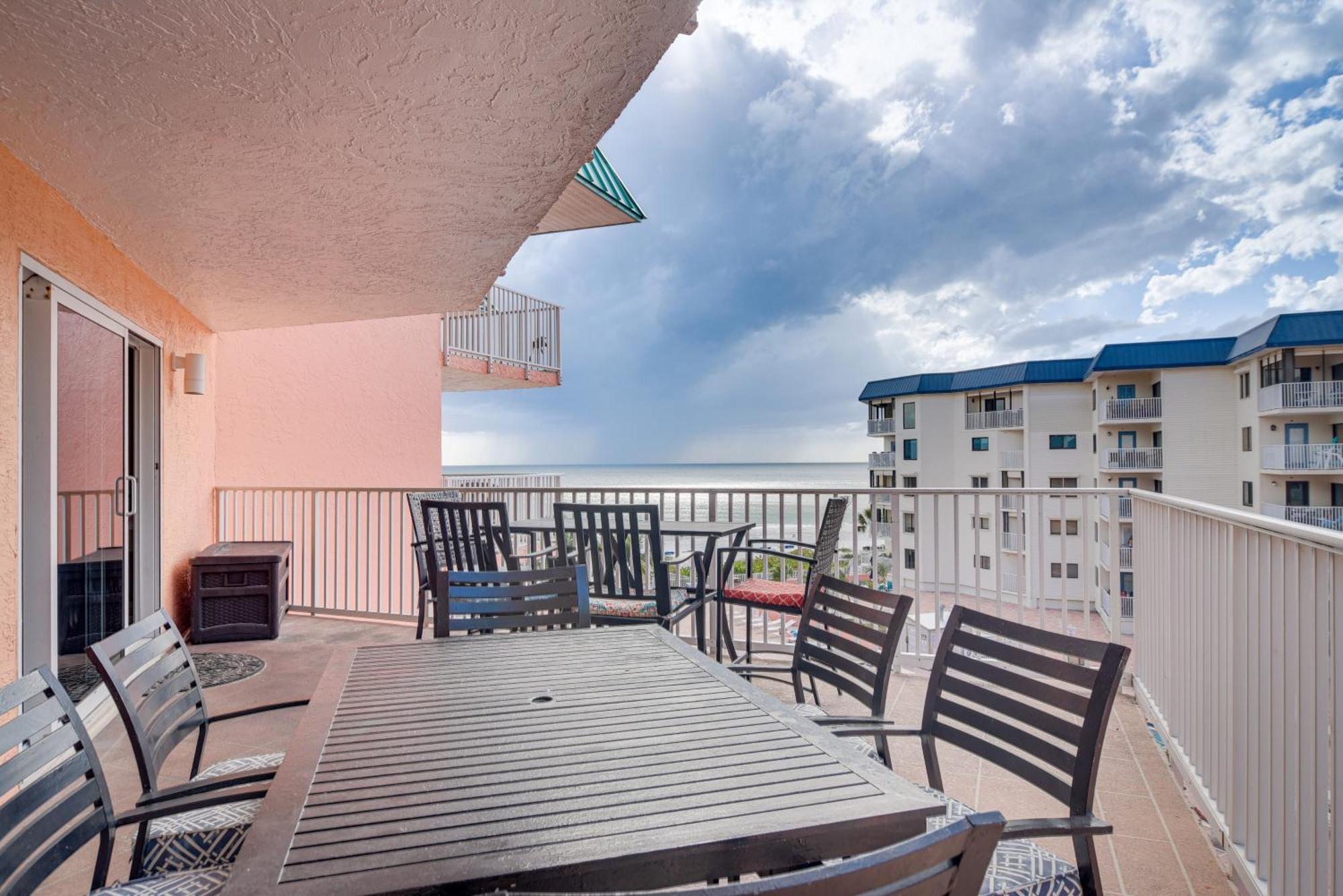 Beachfront Indian Shores Vacation Apartment *