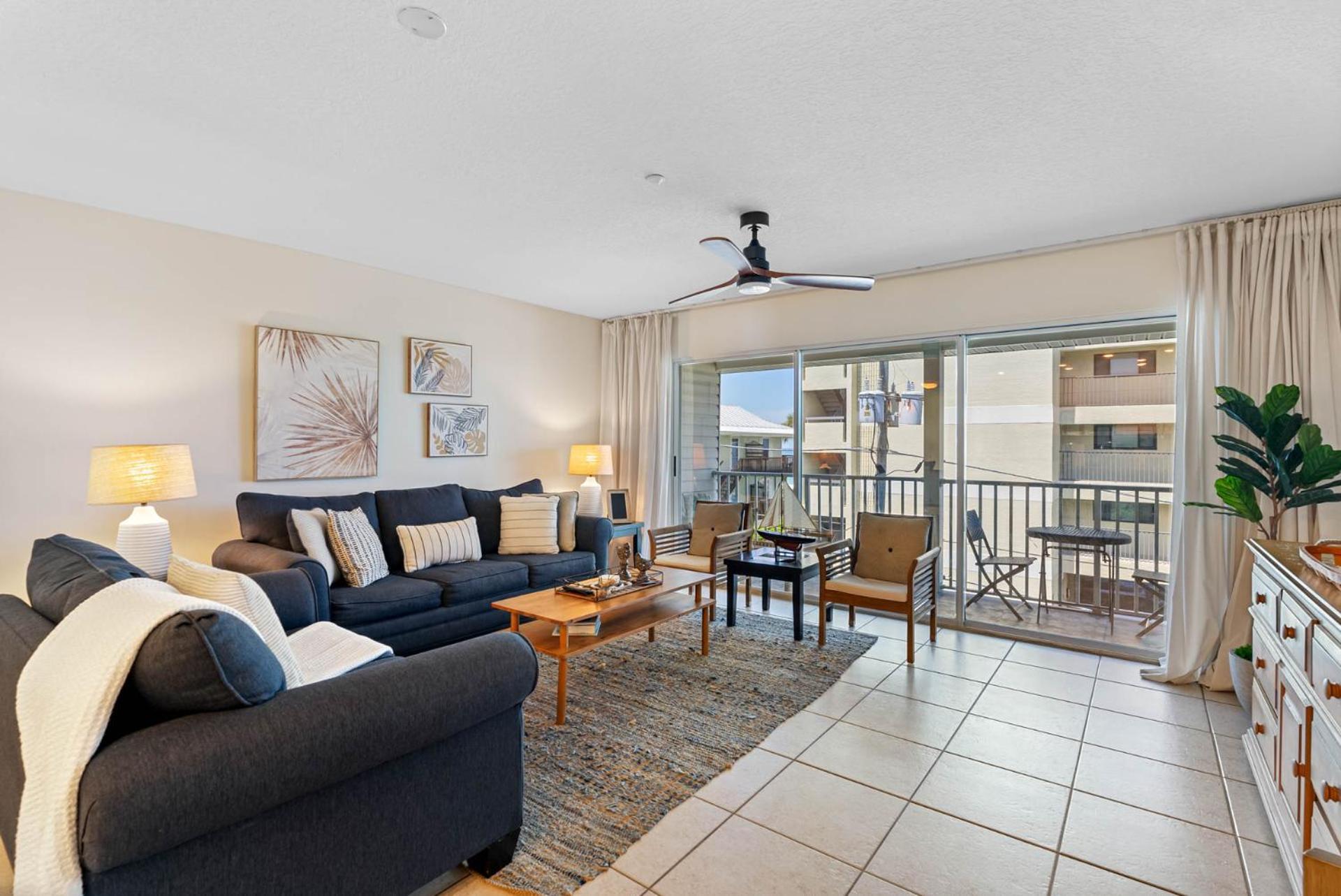 Apartment Beachside Bliss: Cozy Escape Awaiting You! *