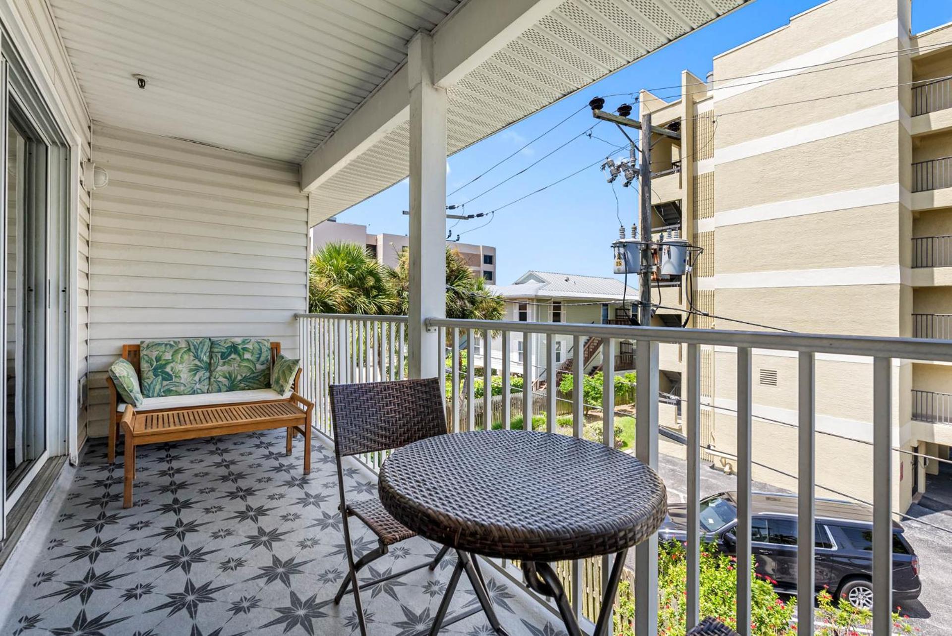 Beachside Bliss: Cozy Escape Awaiting You! Apartment