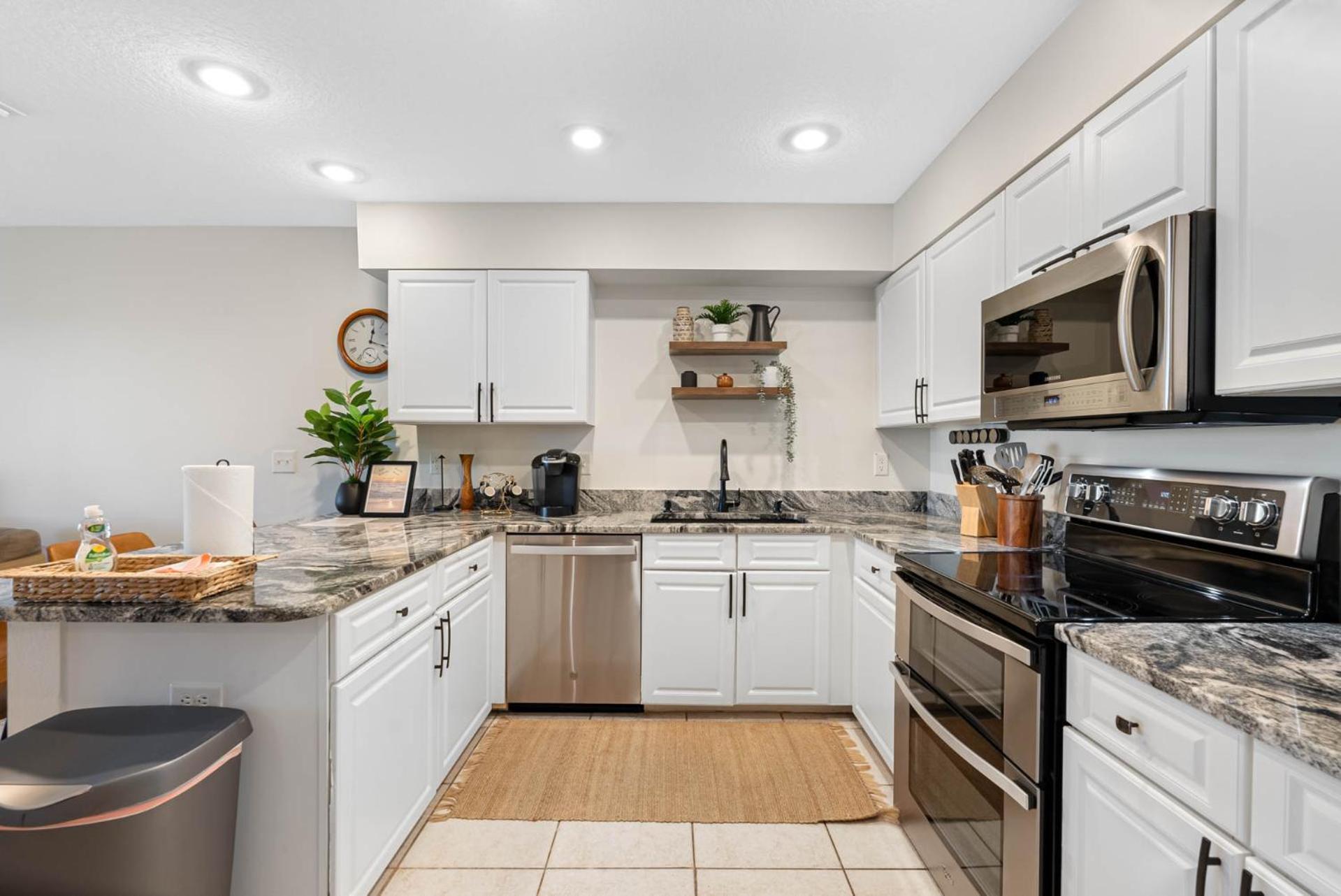 Beachside Bliss: Cozy Escape Awaiting You! Apartment *